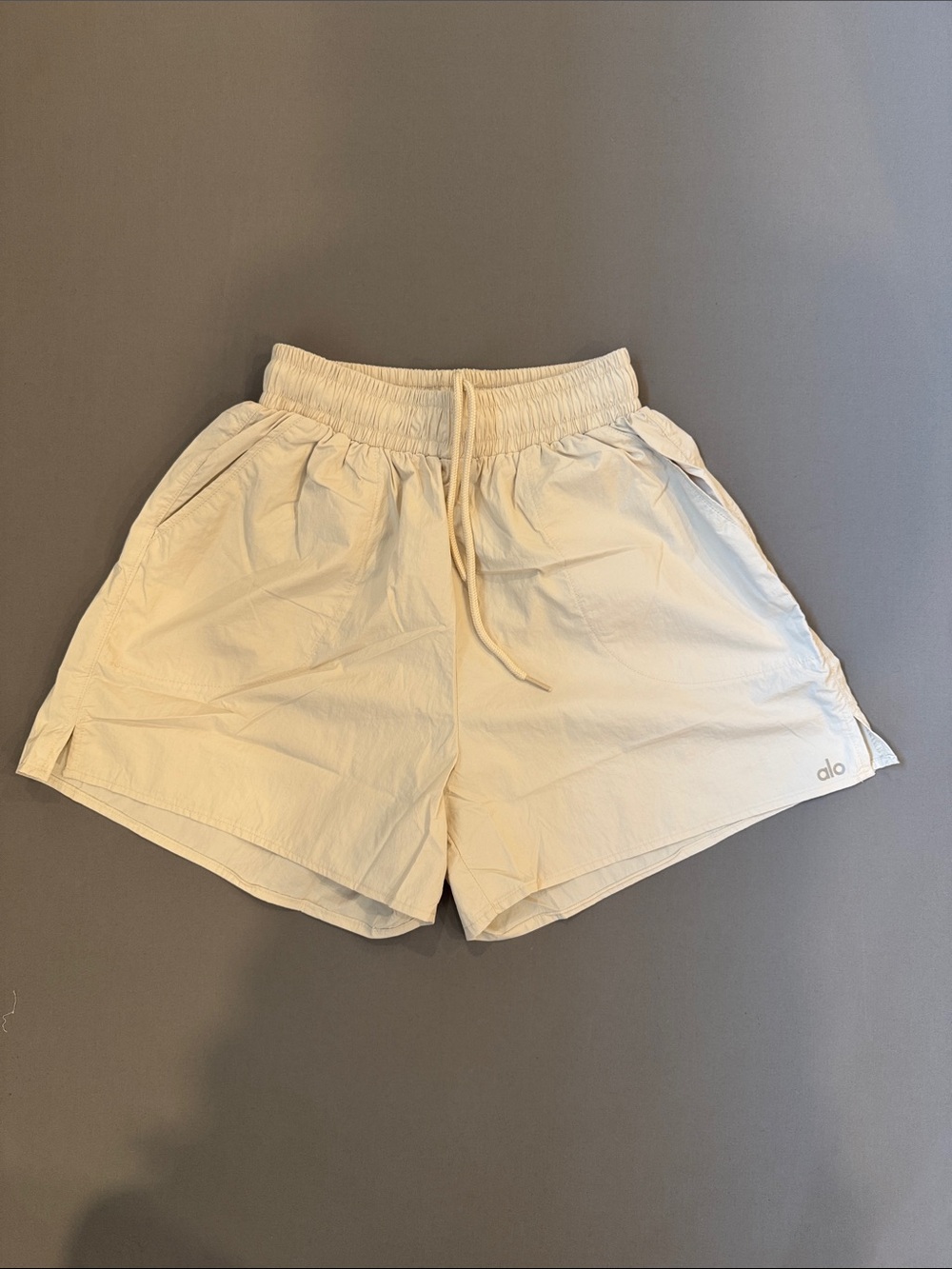 ALO Yoga Women's Cream Elastic-Waist Athletic Shorts